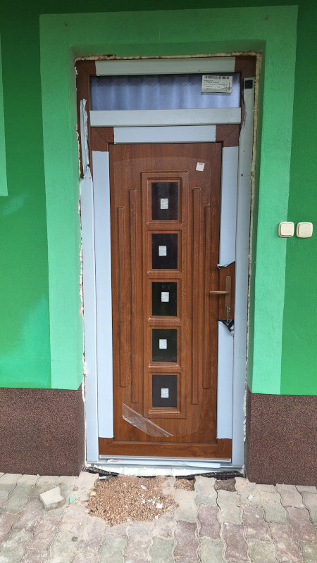 Drevodekorové dvere s nadsvetlíkom